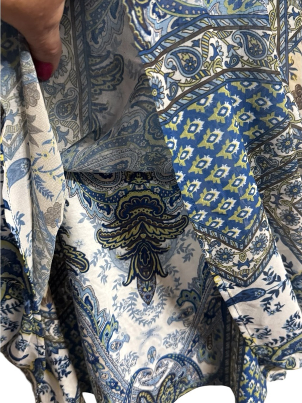 GORGEOUS Print V-Neck Flowing Top - Blue & Cream PLUS: 2X    #11 - Picture 5 of 9